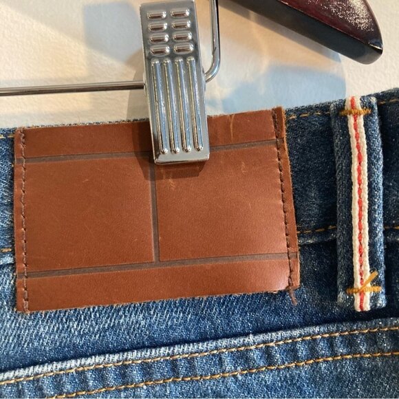 TOMMY HILFIGER Sz 40 x  30 Classic Lightly Distressed Jeans NWT - Picture 8 of 16